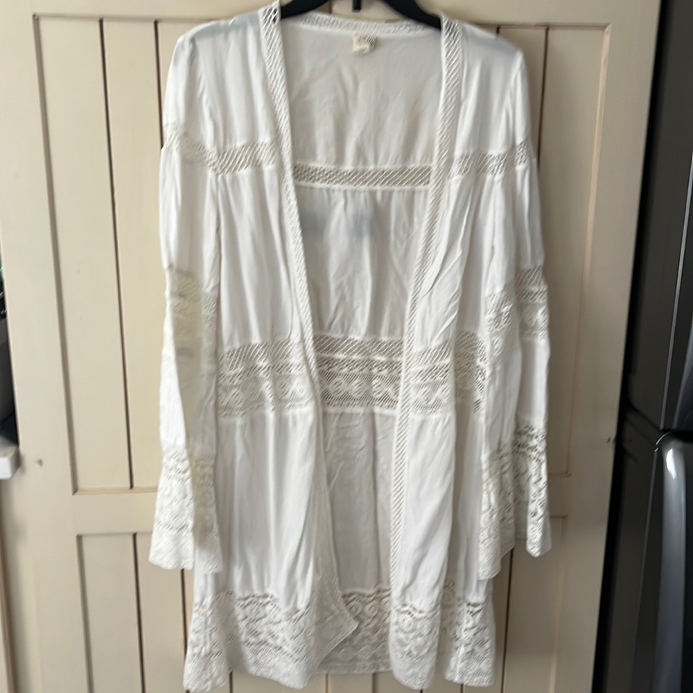 Long, flowy sleeve coverup with beautiful lace detail